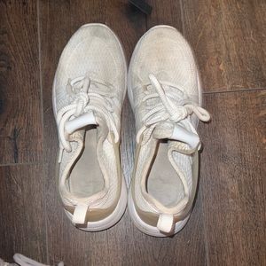 White trendy fashion sneakers size 6.5